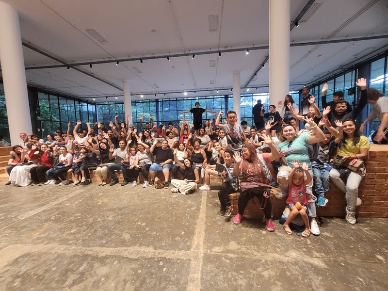 Relacionamento com a comunidade: Unipar promove visita à Bienal